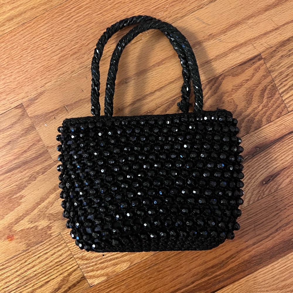Vintage beaded purse with top handle and snap closure
